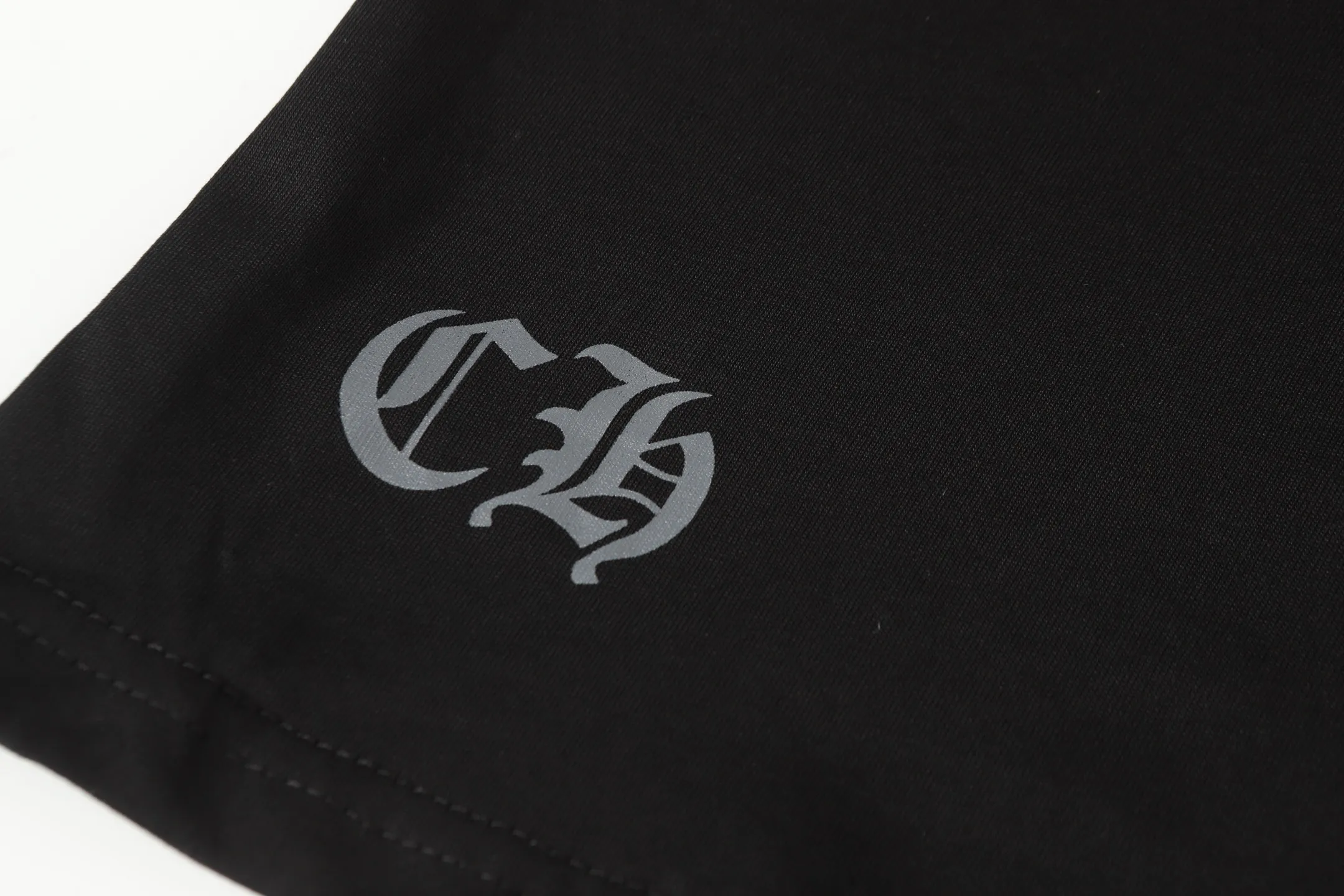 P150 2125 style -Chrome Hearts/Chrome Hearts Hong Kong limited Sanskrit letter printed long-sleeved T-shirt -High weight, high density and high quality. The wool is soft, delicate and skin-friendly. It feels soft and silky. It has excellent warmth and skin-friendly properties.